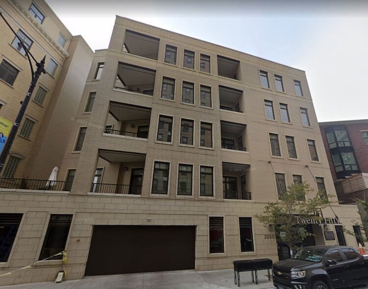 2050 N Clark St, Unit 308 in Chicago, IL - Building Photo