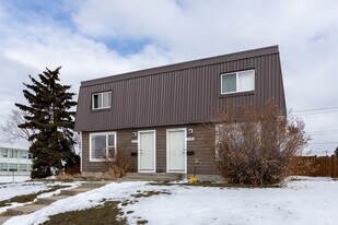 4320 Doverwood Pl SE in Calgary, AB - Building Photo
