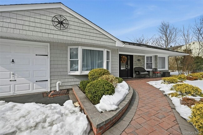 280 Terry Rd in Smithtown, NY - Building Photo - Building Photo