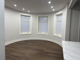 52 Charlton Ave W in Hamilton, ON - Building Photo