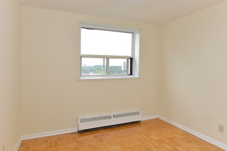 2 Treewood Street in Toronto, ON - Building Photo - Building Photo