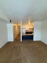 5676 Meadow Ln, Unit 132 in Ogden, UT - Foto de edificio - Building Photo