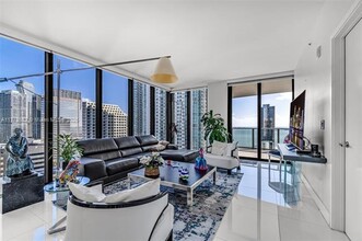 1010 Brickell Ave, Unit 2701 in Miami, FL - Building Photo - Building Photo