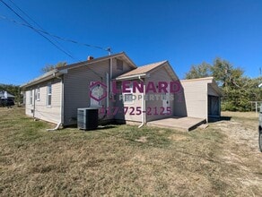 403 W Colgate St in Bolivar, MO - Building Photo - Building Photo