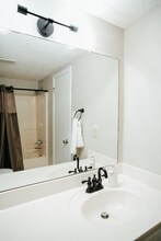 912 Dickenson Ave in Mobile, AL - Building Photo - Building Photo
