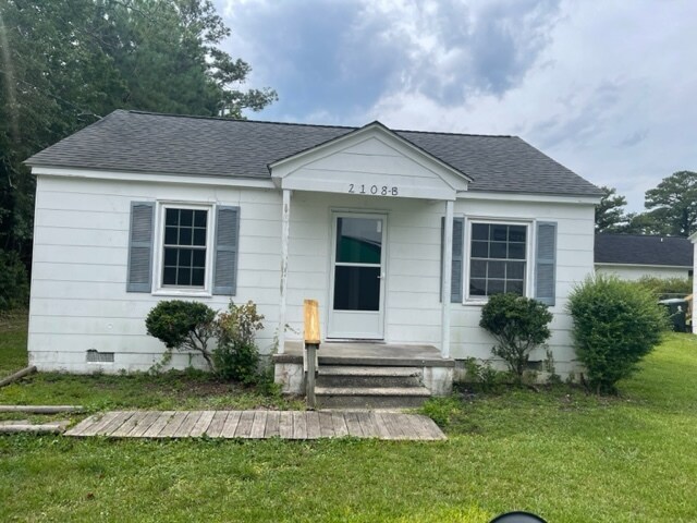 2108 Thompson Dr in Newport, NC - Building Photo