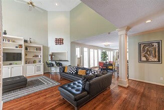 2527 Potomac Dr in Houston, TX - Foto de edificio - Building Photo