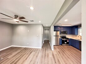 4519 Oak Shadows Dr in Houston, TX - Building Photo