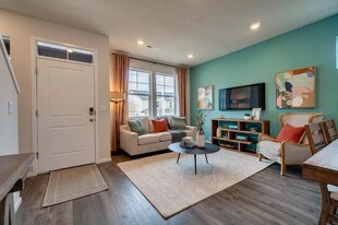 888 N 18th Ave in Cornelius, OR - Building Photo