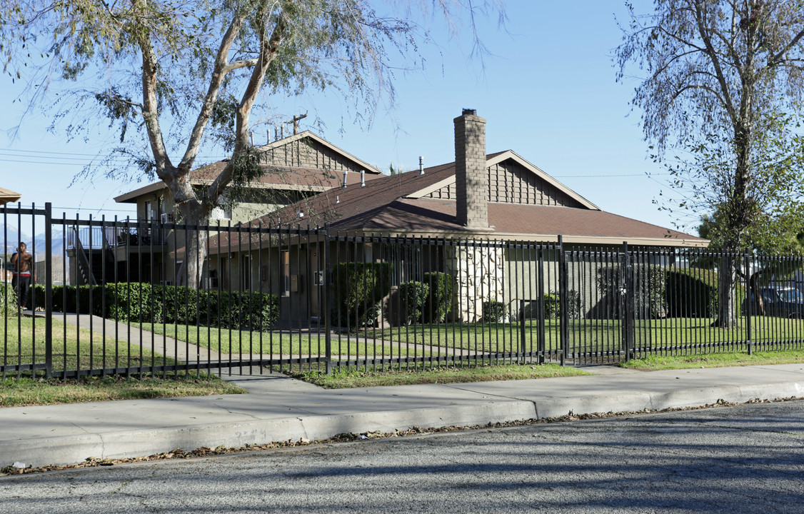 2005 Guthrie St in San Bernardino, CA - Foto de edificio