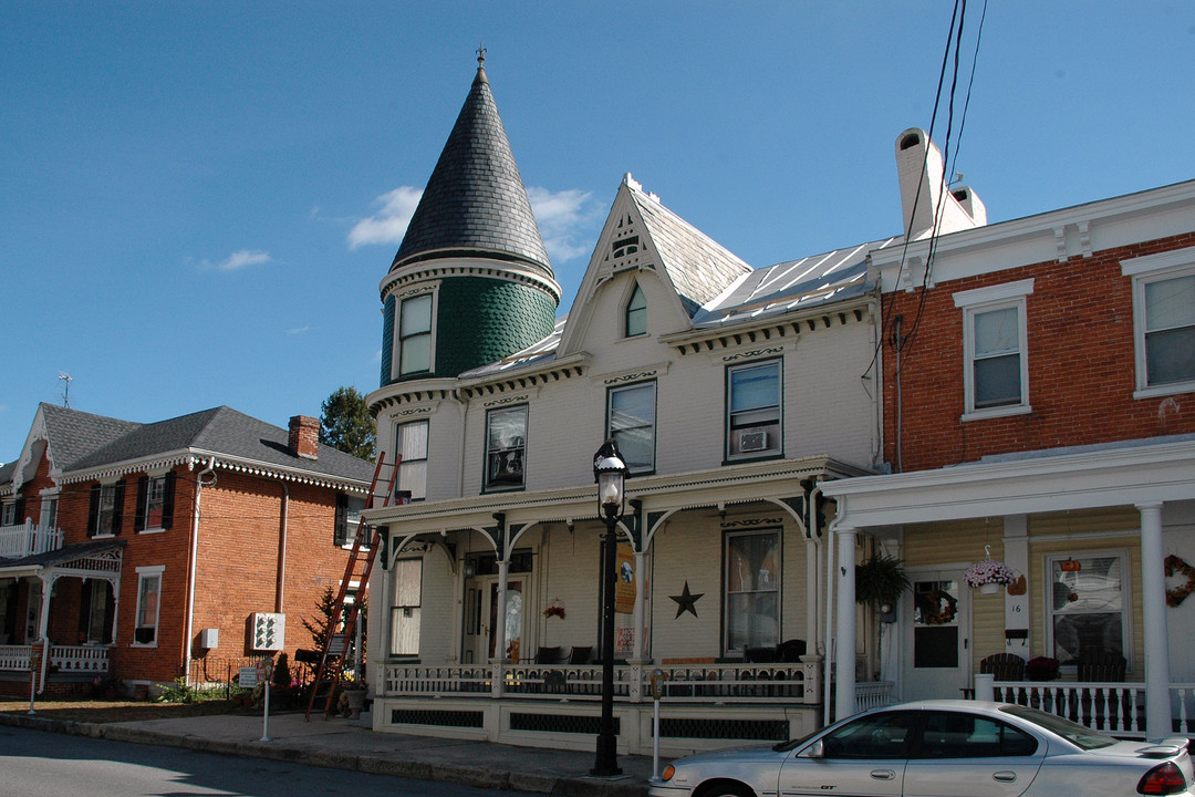 12 W Big Spring Ave in Newville, PA - Building Photo