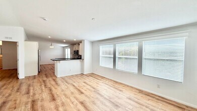 4650 Dulin Rd in Fallbrook, CA - Foto de edificio - Building Photo