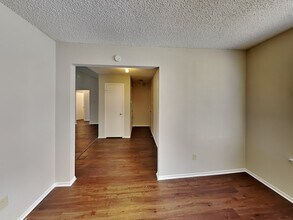 16302 N Cross Dr in Houston, TX - Building Photo - Building Photo