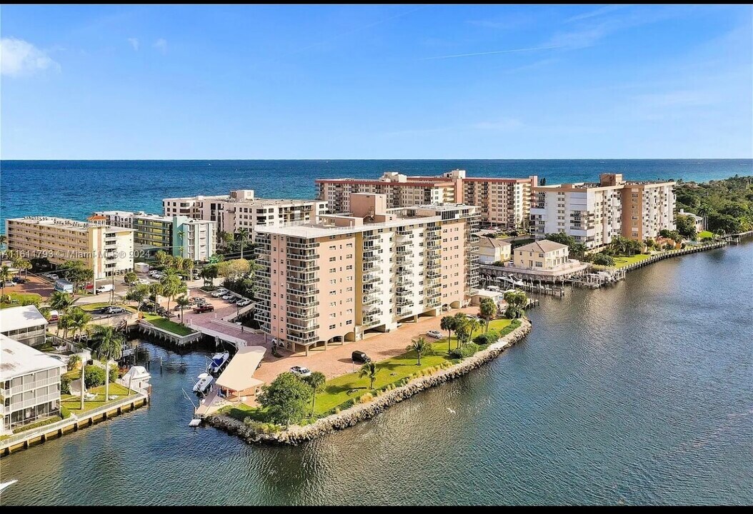1160 Hillsboro Mile, Unit 905 in Hillsboro Beach, FL - Building Photo