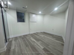 136 Atkins Cir in Brampton, ON - Building Photo - Building Photo