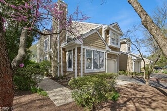 14 Exeter Rd in Bedminster, NJ - Building Photo - Building Photo