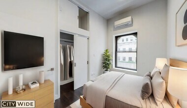 28 W 48th St in New York, NY - Building Photo - Building Photo