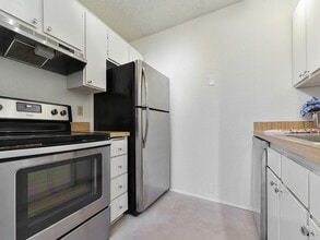 421 Wells Ave S, Unit A in Renton, WA - Foto de edificio - Building Photo