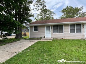 912 E Railroad Ave in Des Moines, IA - Building Photo