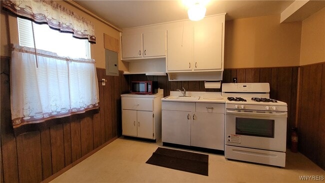 property at 6 Balzac Ct