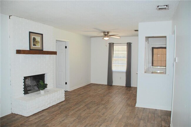 4700 Barbara Mitchell Dr in Mobile, AL - Foto de edificio - Building Photo
