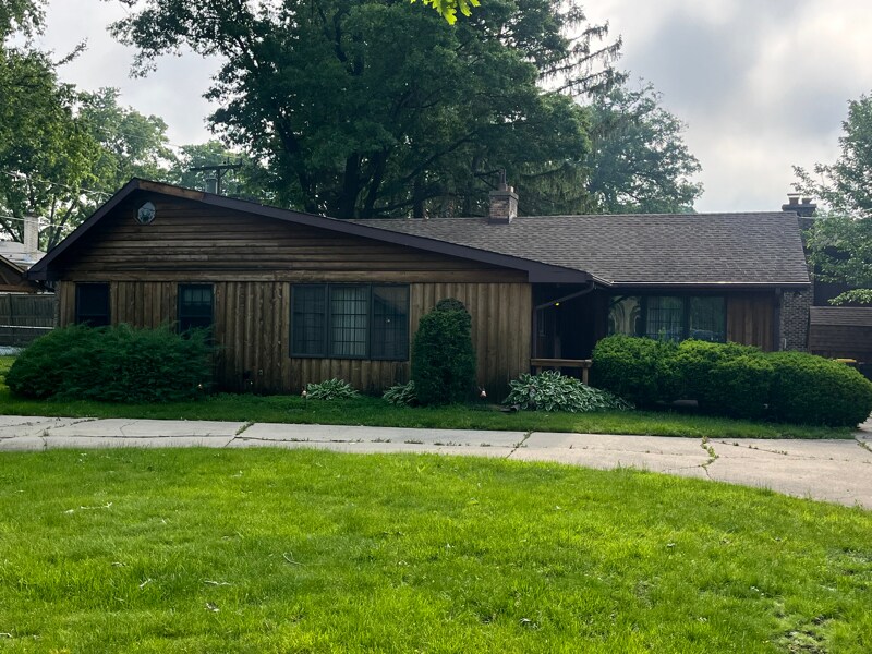 203 S Wood Dale Rd in Wood Dale, IL - Building Photo