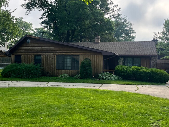 203 N Wood Dale Rd