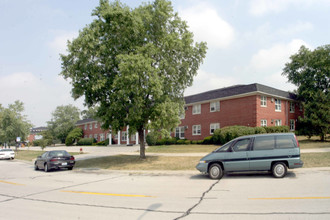 Reverb Oak Lawn in Oak Lawn, IL - Building Photo - Building Photo