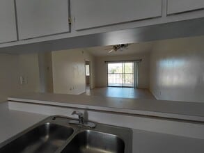 4920 Chiquita Blvd S, Unit 4920 Chiquita Blvd S #205 in Cape Coral, FL - Foto de edificio - Building Photo