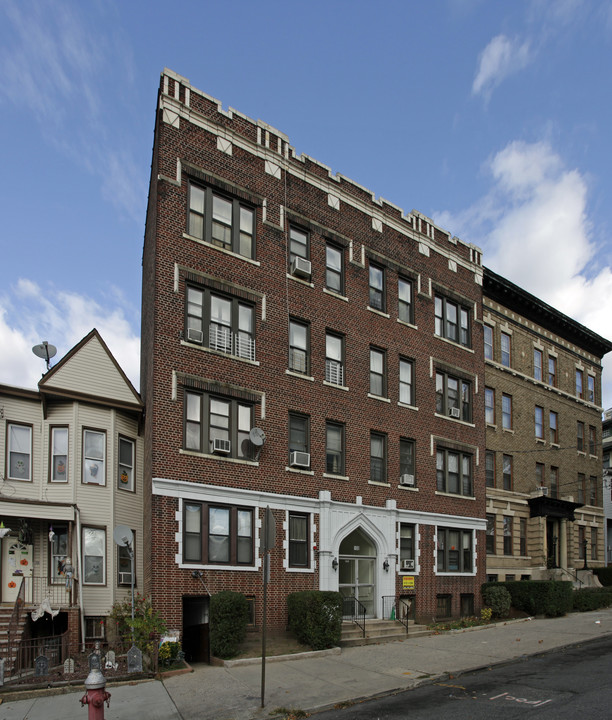 100 Duncan Ave in Jersey City, NJ - Building Photo