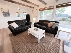 21204 3rd Ave S in Des Moines, WA - Foto de edificio - Building Photo