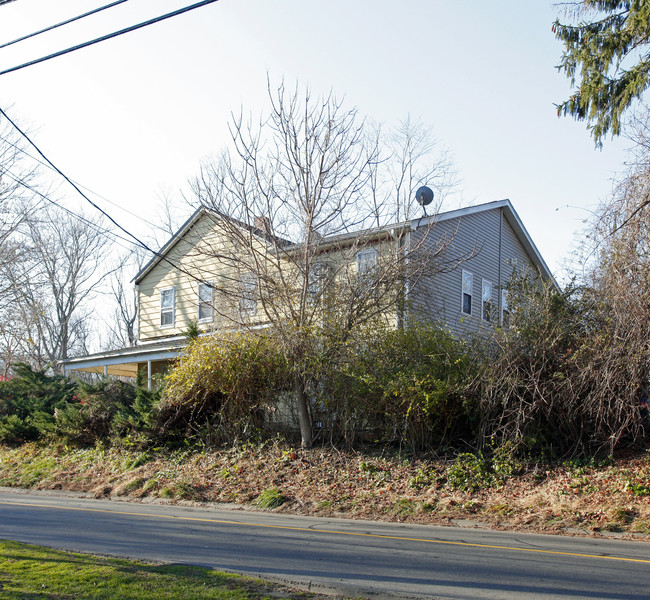 53 Twin Lanes Rd in Fairfield, CT - Foto de edificio - Building Photo