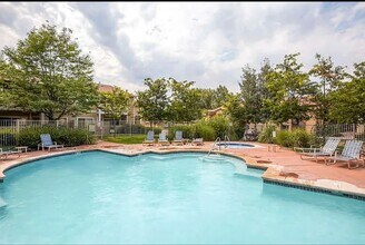 4875 S Balsam Way, Unit 17-102 in Littleton, CO - Building Photo - Building Photo