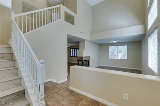 204 Summer Palace Way in Las Vegas, NV - Building Photo - Building Photo