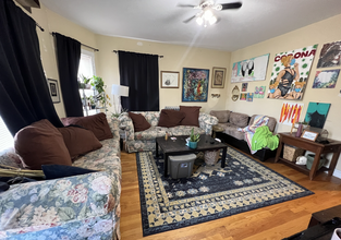 1 Victoria St, Unit 2 in Somerville, MA - Foto de edificio - Building Photo