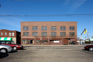Colonial Landing in Canton, OH - Building Photo