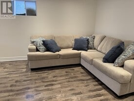 71 Golf Links Dr in Aurora, ON - Building Photo