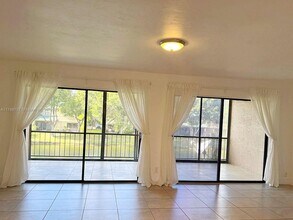 535 N University Dr in Plantation, FL - Building Photo - Building Photo