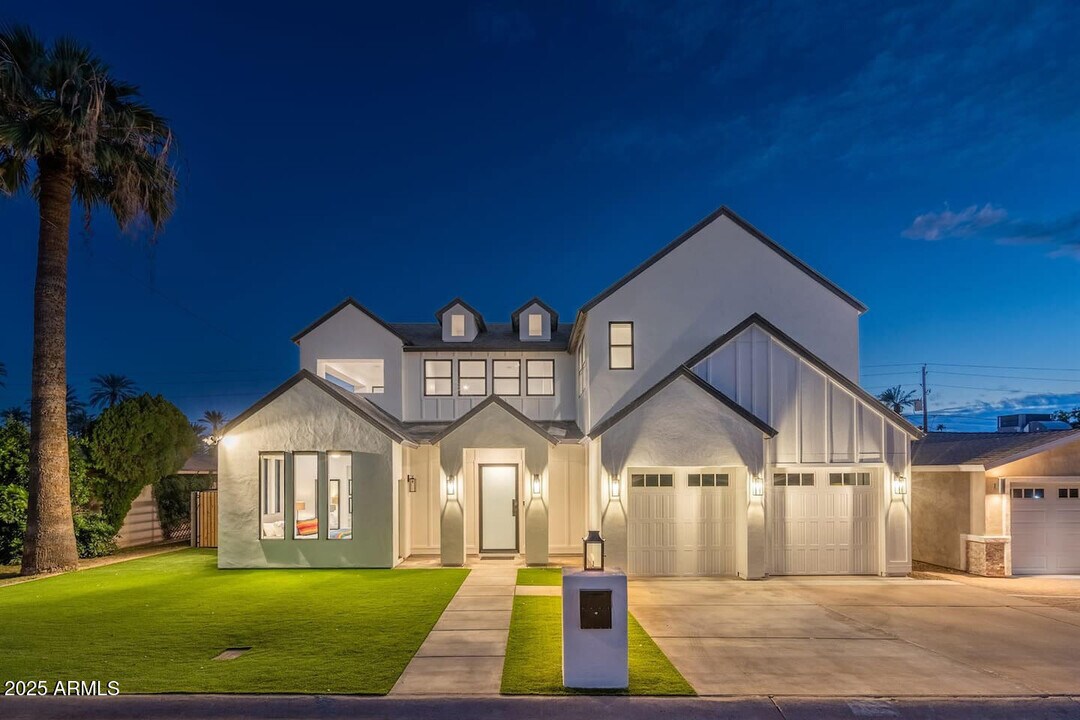 4131 E Roma Ave in Phoenix, AZ - Building Photo