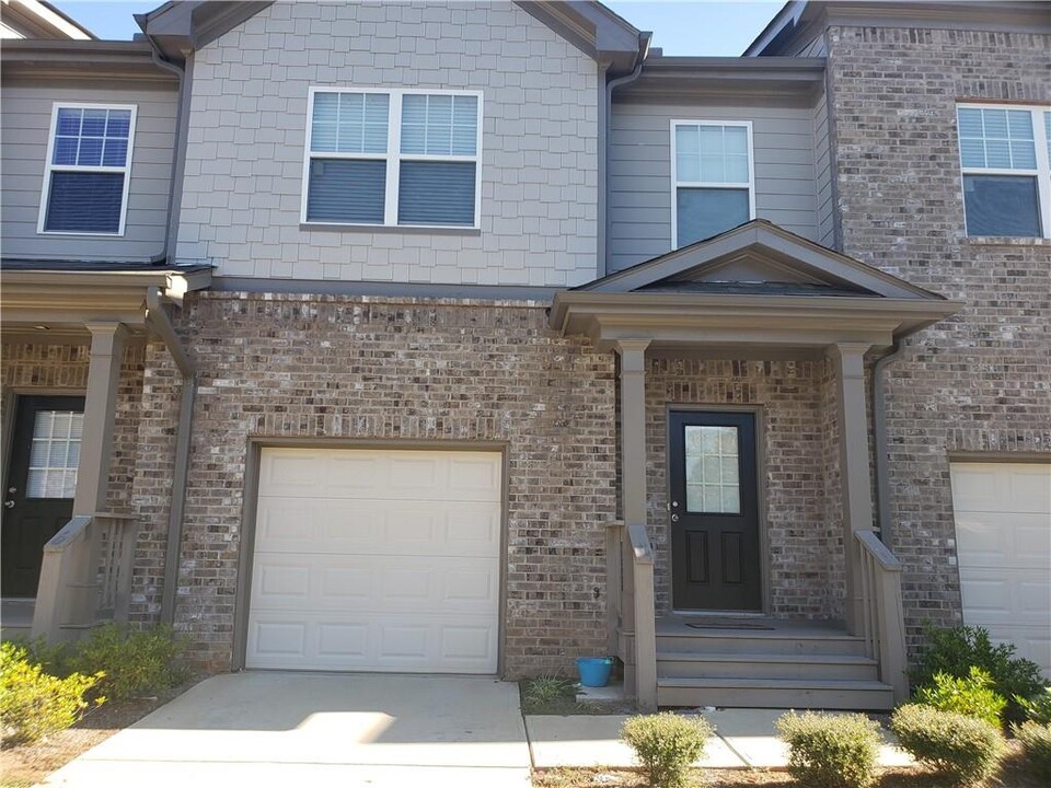 2745 Daybreak Ct in Suwanee, GA - Foto de edificio