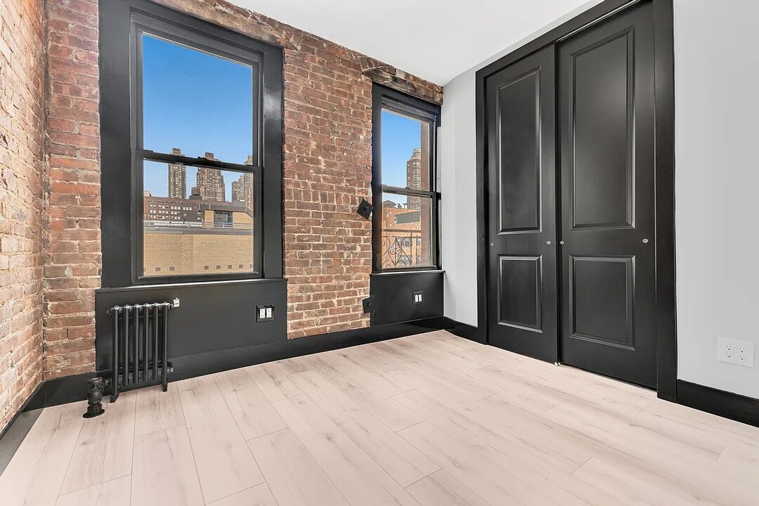 438 W 52nd St in New York, NY - Building Photo