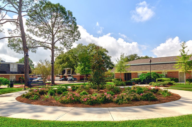 Mark Twain I in River Ridge, LA - Building Photo