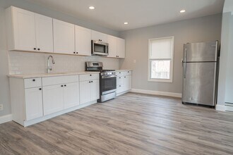 12 Union Ave in East Patchogue, NY - Building Photo - Building Photo