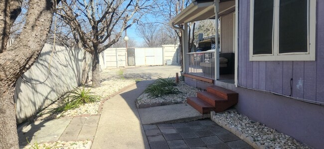 605 E Applegate Dr, Unit B