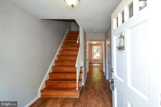 9619 Nonquitt Dr in Fairfax, VA - Building Photo - Building Photo