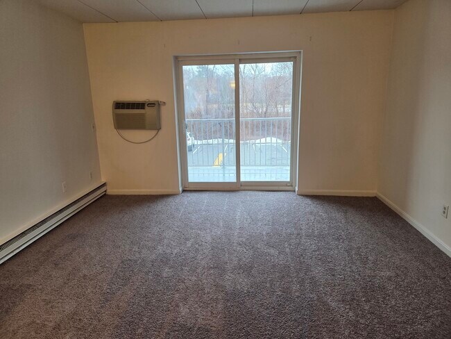 50 Webster St, Unit 213 in Weymouth, MA - Foto de edificio - Building Photo