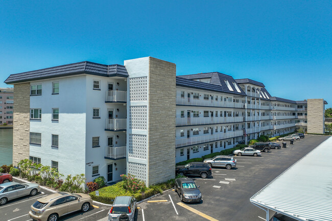 Hampton House in Gulfport, FL - Building Photo - Building Photo