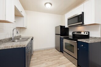 Olympic Square in Colorado Springs, CO - Foto de edificio - Interior Photo