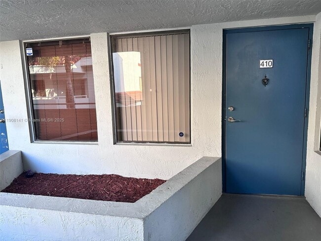 8205 SW 152nd Ave in Miami, FL - Building Photo - Building Photo