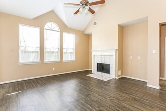 19402 Pinewood Bluff Ln in Humble, TX - Building Photo - Building Photo